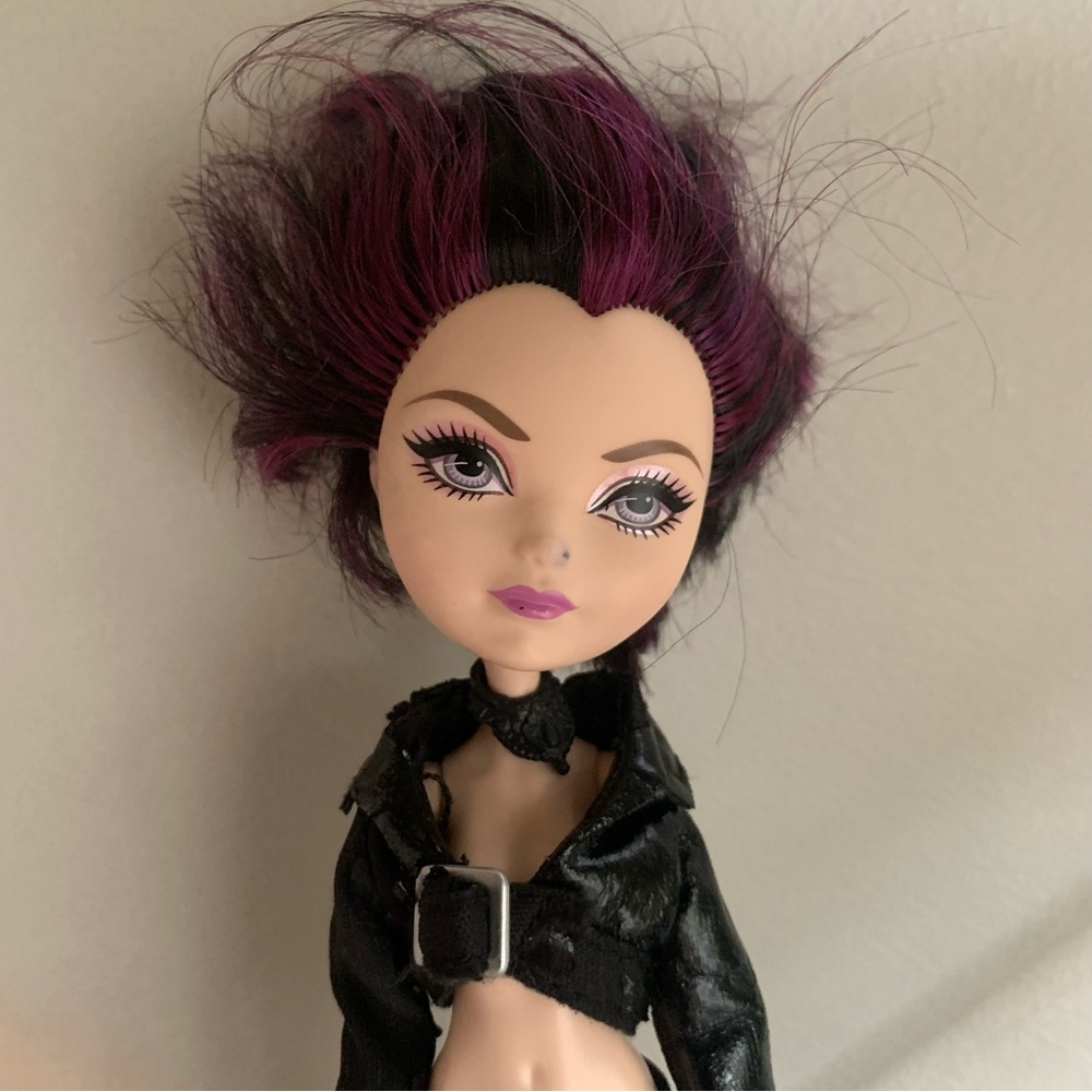 Ever After High Raven Queen 1st Chapter 2012 Mattel Haircut - Picture 2 of 5